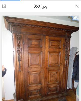 armadio in noce antico 