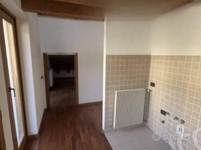 Immobile in asta di 145 m² con 3 locali e box auto - Vista 4