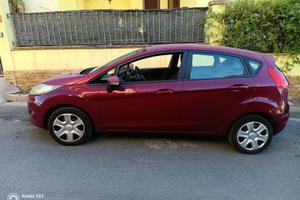 Ford Fiesta 1.4 TDCi (Diesel) del 2009, magenta