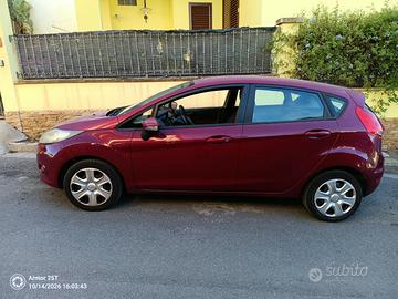 Ford Fiesta 1.4 TDCi (Diesel) del 2009, magenta