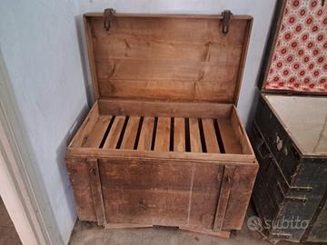 Antico baule cassapanca in legno