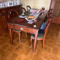 Tavola con sedie