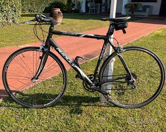 bicicletta da corsa in carbonio 