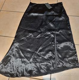 GONNA LUNGA IN RASO NERA DONNA
MISURA 40