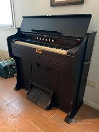 Armonium - La Estey Organ Company