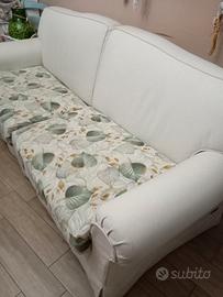 divano a 4posti.  colore panna 