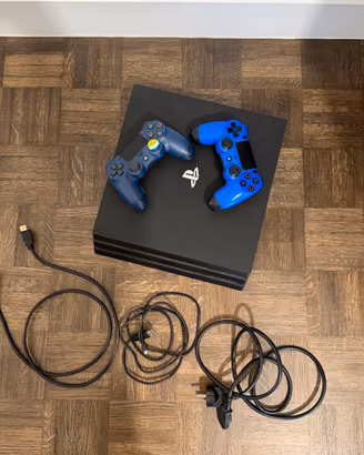 PS4 Pro 1TB con 2 controller e cavi