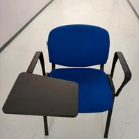 Sedie con bracciolo e scrittoio  ribaltabile