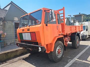 Macchina operatrice IVECO 65C15 4X4 con ribaltabil