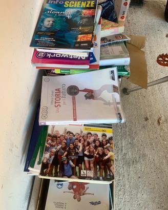 Testi scolastici medie e superiori