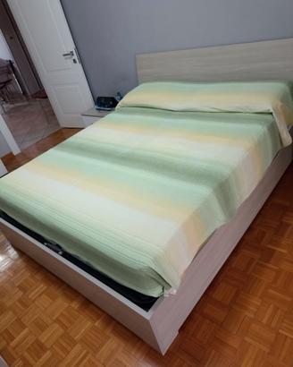 Letto Matrimoniale con Contenitore e Rete a Doghe