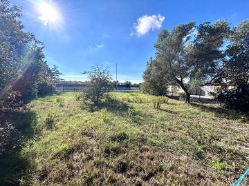 Terreno di 828 m² a Roma