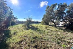 Terreno di 828 m² a Roma