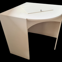 Mobile ad angolo di colore bianco con specchiera