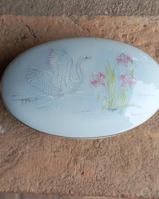 Elegante e rara scatolina portagioie ovale