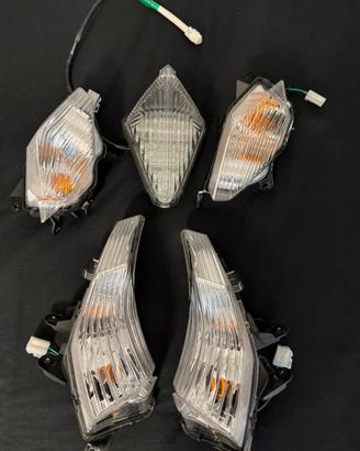 Kit luci anteriori e porteriori tmax 530