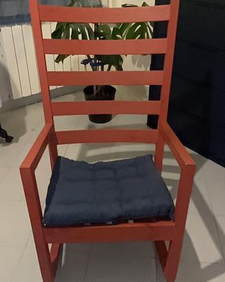 Sedia a dondolo Ikea in legno