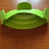 Scolapasta in silicone con mollette