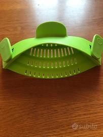 Scolapasta in silicone con mollette