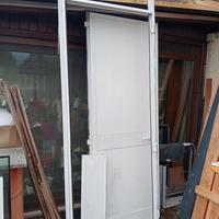 Porta in alluminio con sopraluce