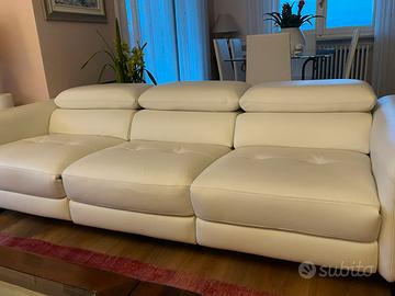 Divano artigianale in pelle bianca