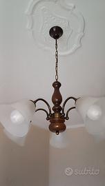 Lampadario recente il legno noce.