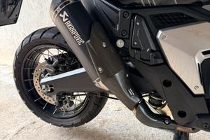 Terinale di scarico akrapovic per honda x-adv 750