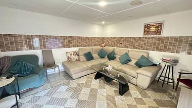 Casa indipendente di 350 m² con 5 locali e posto a