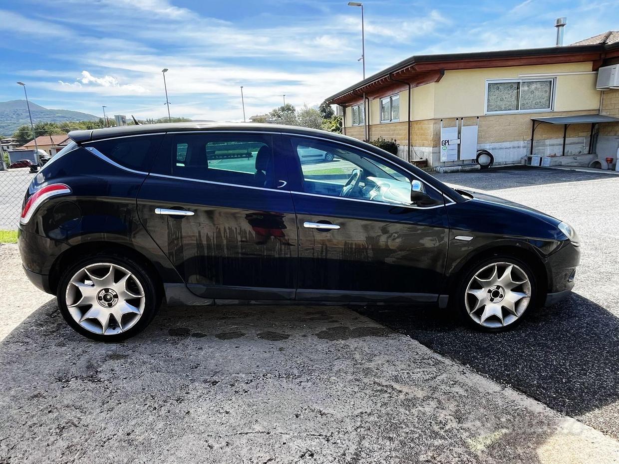 LANCIA Delta (2008-2015)