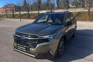 Subaru Forester 2.0i e-Boxer MHEV CVT Lineart...