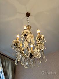 Lampadari con pendenti cristalli di Murano