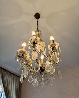 Lampadari con pendenti cristalli di Murano