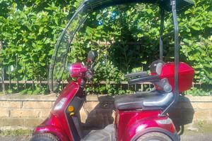 Scooter elettrico per anziani o disabili 