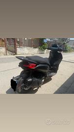 Beverly 300 deep black