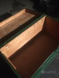 Baule in legno con chiave