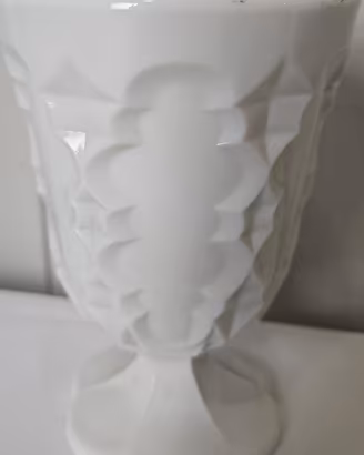 Vaso in millk glass - E.O. Brody