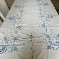 Tovaglia ricamata a mano