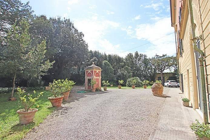Rustico / Casale di 2160 m² con più di 5 locali e - Vista 3