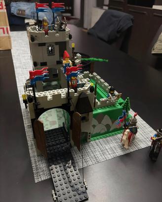 LEGO set  6081 King's Mountain Fortress