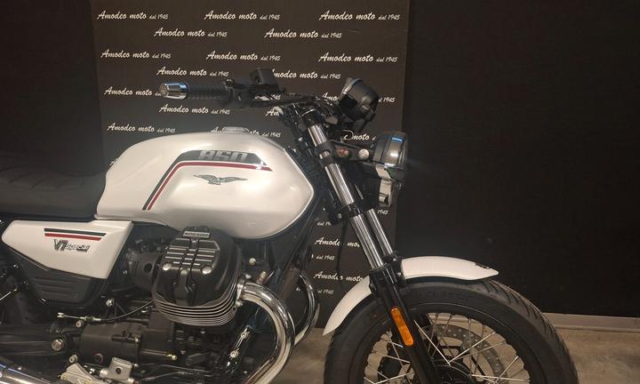 Moto Guzzi V7 850 SPECIAL €5+