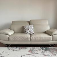 Divano in vera pelle di produzione artigianale 