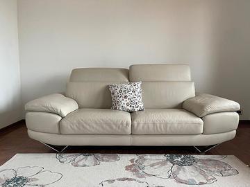 Divano in vera pelle di produzione artigianale 