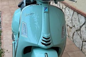  ENTRA E LEGGI VESPA 300 GTS