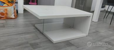 Tavolino da salotto moderno.