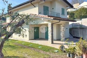 VILLA SINGOLA A PADENGHE SUL GARDA