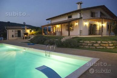 Apt in villa con piscina vicina al mare