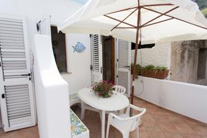 A 30m dal mare tranquillo appartamento nel verde