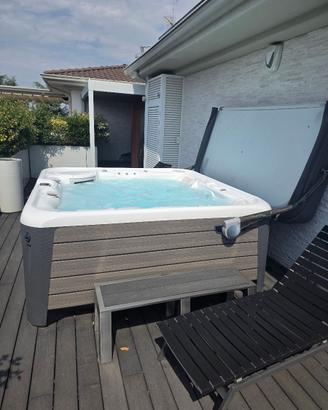 Vasca  idromassaggio HotSpring  modello Highlife