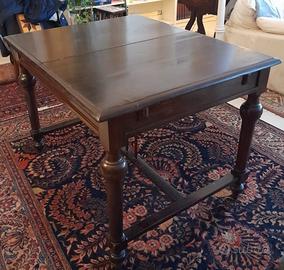 Tavolo in noce Siciliano 900