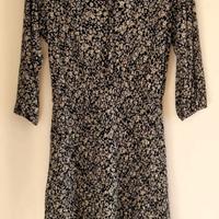 Abito a trapezio con stampa floreale di Mango.